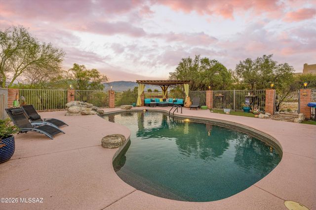 3902 N Calle Entrada, Tucson, AZ 85749