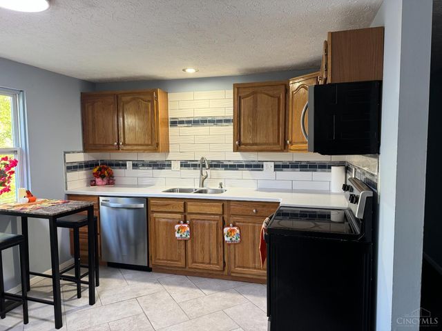 1863 W Kemper Road, Forest Park, OH 45240