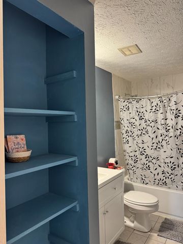 1863 W Kemper Road, Forest Park, OH 45240