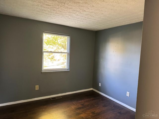 1863 W Kemper Road, Forest Park, OH 45240