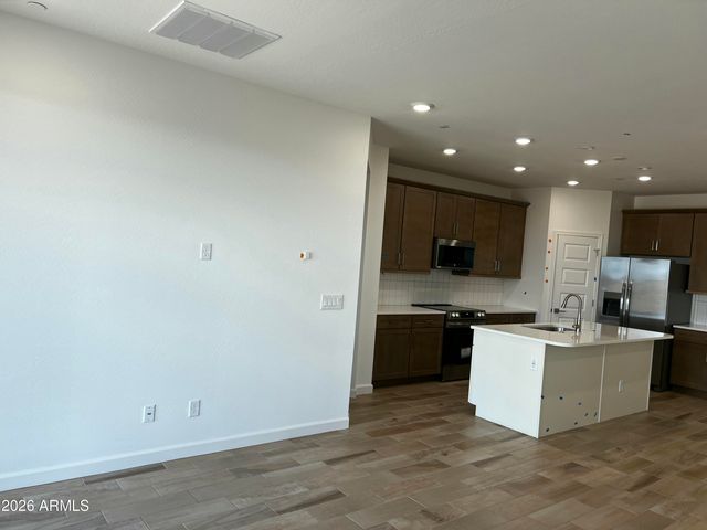 32564 N SMOKE VIEW Trail, Peoria, AZ 85383