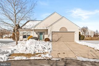 14 COVERED BRIDGE CIR, Columbus, NJ 08022