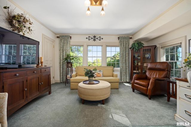 4704 N GRANDVIEW Drive, Peoria Heights, IL 61616