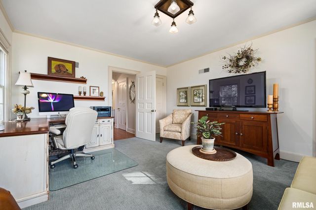 4704 N GRANDVIEW Drive, Peoria Heights, IL 61616