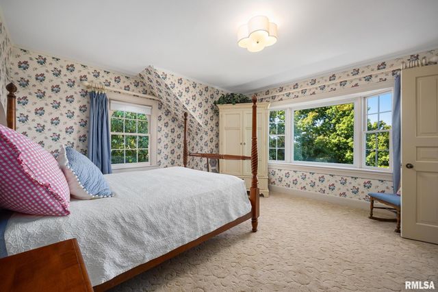 4704 N GRANDVIEW Drive, Peoria Heights, IL 61616