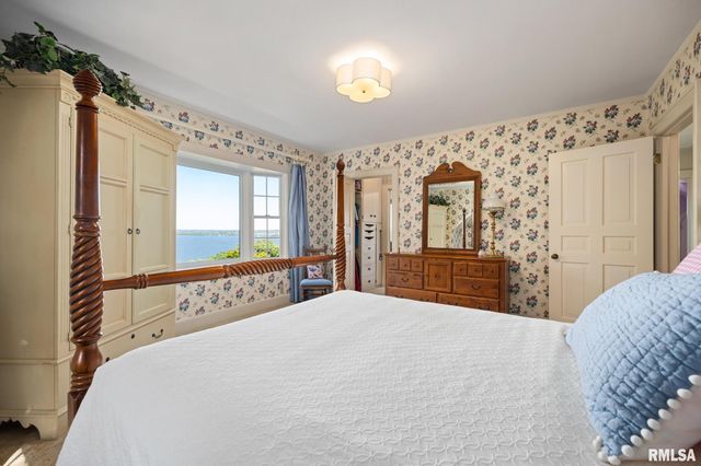 4704 N GRANDVIEW Drive, Peoria Heights, IL 61616