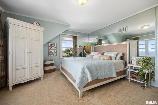 4704 N GRANDVIEW Drive, Peoria Heights, IL 61616