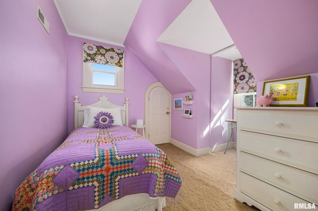 4704 N GRANDVIEW Drive, Peoria Heights, IL 61616