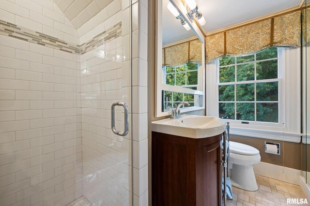 4704 N GRANDVIEW Drive, Peoria Heights, IL 61616