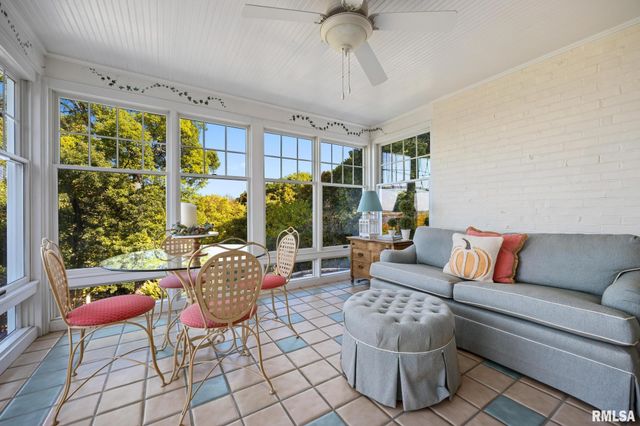 4704 N GRANDVIEW Drive, Peoria Heights, IL 61616