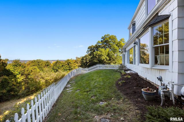 4704 N GRANDVIEW Drive, Peoria Heights, IL 61616