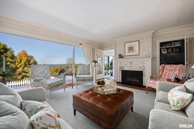 4704 N GRANDVIEW Drive, Peoria Heights, IL 61616