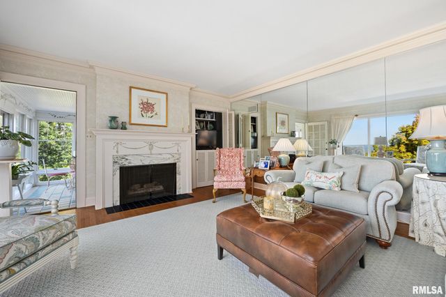 4704 N GRANDVIEW Drive, Peoria Heights, IL 61616