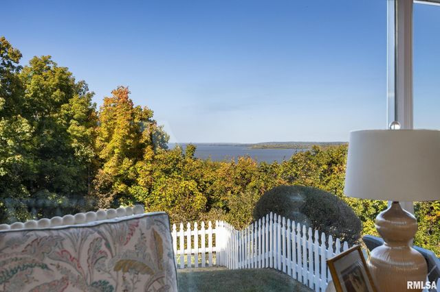 4704 N GRANDVIEW Drive, Peoria Heights, IL 61616