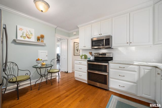 4704 N GRANDVIEW Drive, Peoria Heights, IL 61616