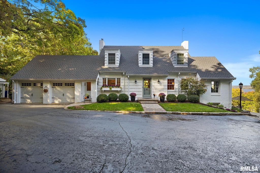 4704 N GRANDVIEW Drive, Peoria Heights, IL 61616