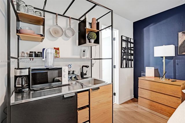 754 NE 40th St B, Fort Lauderdale, FL 33334