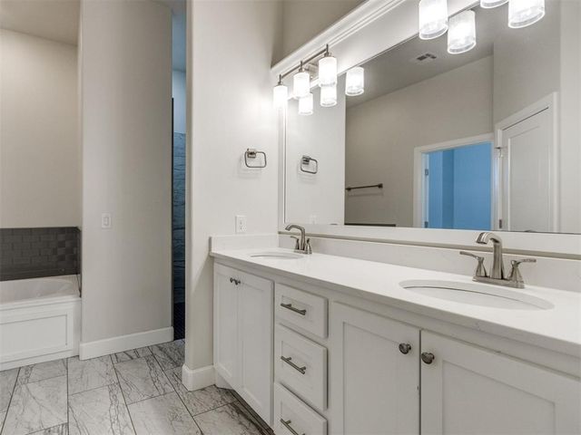 10917 Oaksplinter Lane, Oklahoma City, OK 73173