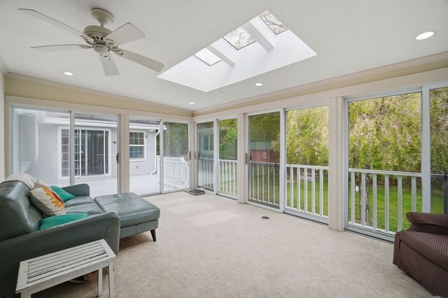 7 Crestwood Rd, Leicester, MA 01524