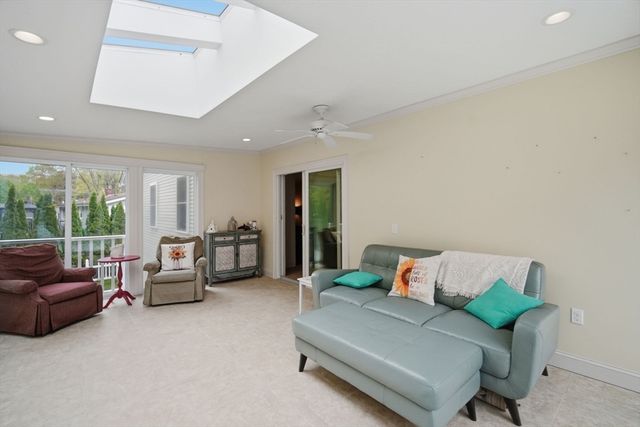 7 Crestwood Rd, Leicester, MA 01524