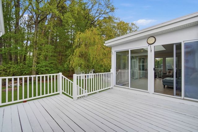 7 Crestwood Rd, Leicester, MA 01524