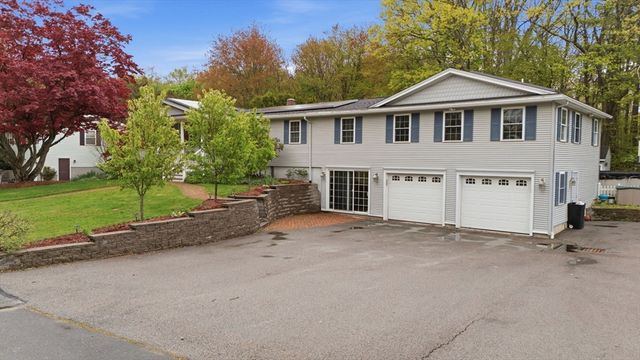 7 Crestwood Rd, Leicester, MA 01524