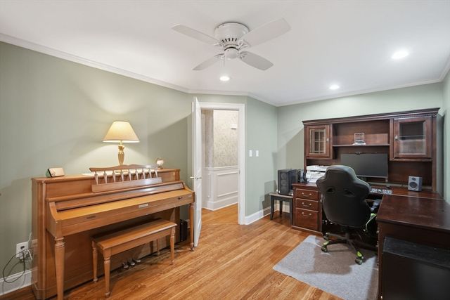 7 Crestwood Rd, Leicester, MA 01524