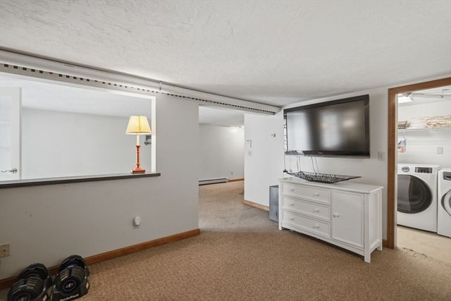 7 Crestwood Rd, Leicester, MA 01524