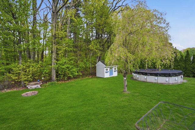 7 Crestwood Rd, Leicester, MA 01524