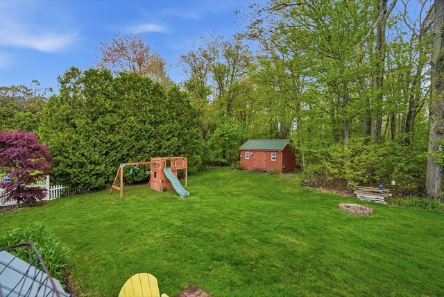 7 Crestwood Rd, Leicester, MA 01524