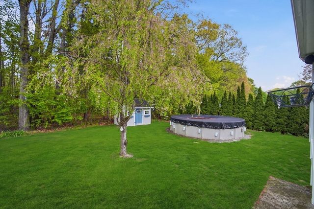 7 Crestwood Rd, Leicester, MA 01524