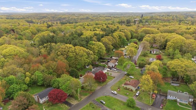 7 Crestwood Rd, Leicester, MA 01524