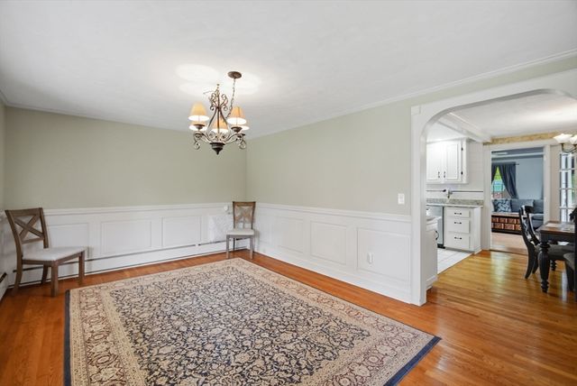 7 Crestwood Rd, Leicester, MA 01524