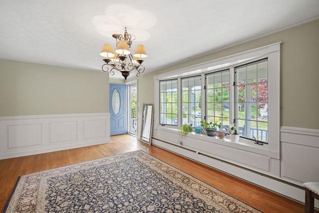 7 Crestwood Rd, Leicester, MA 01524