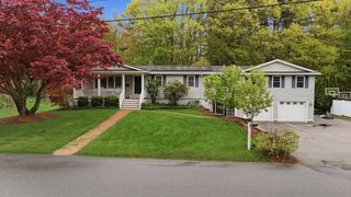 7 Crestwood Rd, Leicester, MA 01524