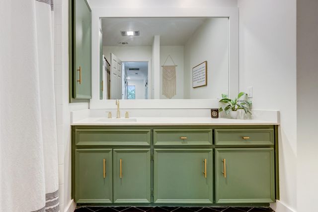 5609 Courtyard CV, Austin, TX 78731