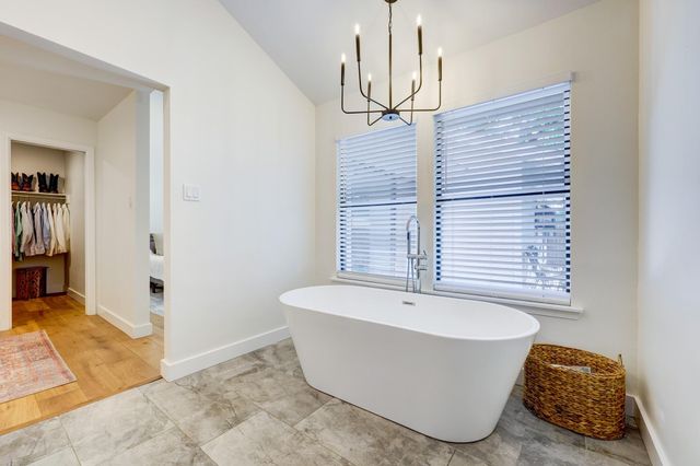 5609 Courtyard CV, Austin, TX 78731