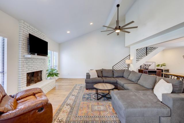 5609 Courtyard CV, Austin, TX 78731