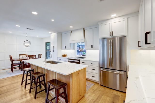 5609 Courtyard CV, Austin, TX 78731