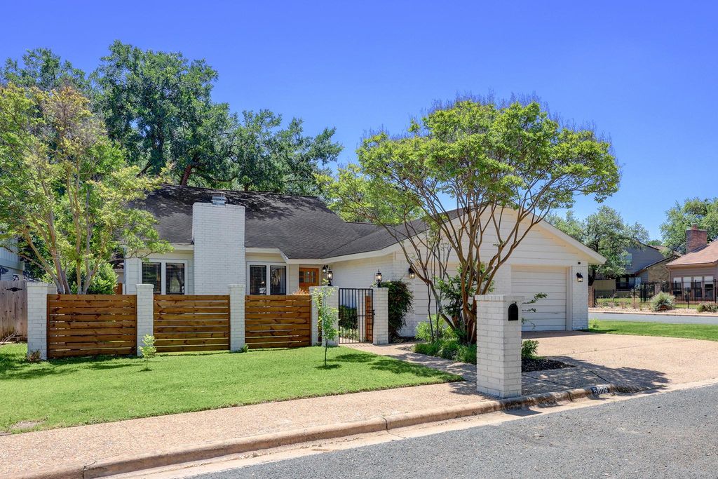 5609 Courtyard CV, Austin, TX 78731