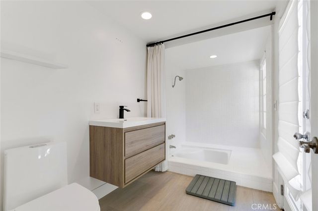 26086 Mulholland Highway, Calabasas, CA 91302