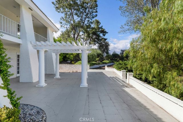 26086 Mulholland Highway, Calabasas, CA 91302
