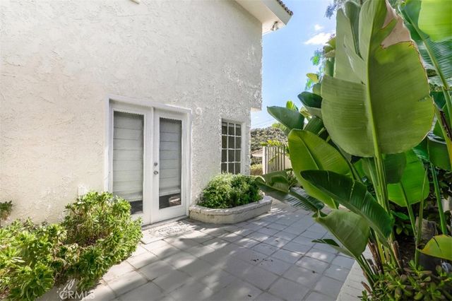26086 Mulholland Highway, Calabasas, CA 91302