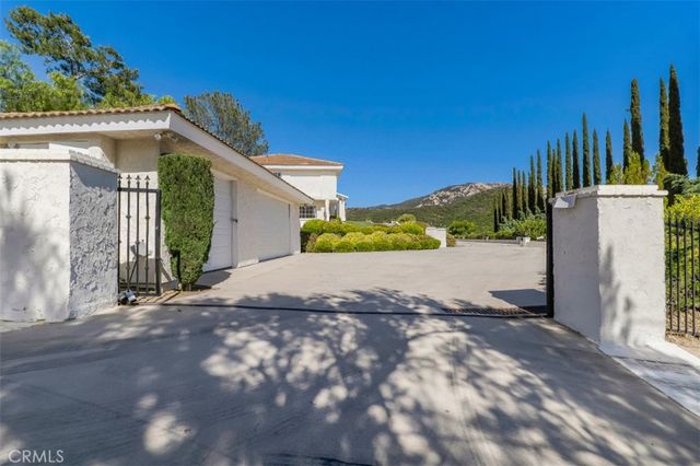 26086 Mulholland Highway, Calabasas, CA 91302