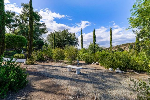 26086 Mulholland Highway, Calabasas, CA 91302