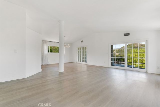 26086 Mulholland Highway, Calabasas, CA 91302
