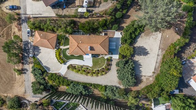 26086 Mulholland Highway, Calabasas, CA 91302