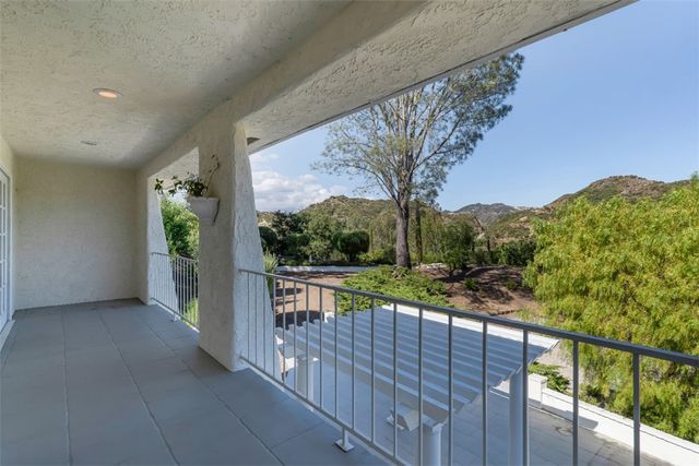 26086 Mulholland Highway, Calabasas, CA 91302