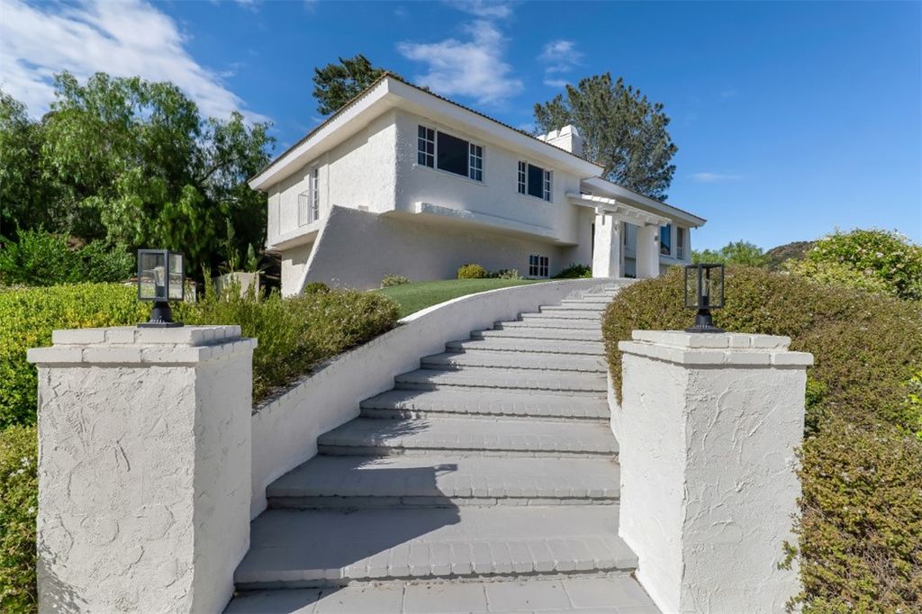 26086 Mulholland Highway, Calabasas, CA 91302