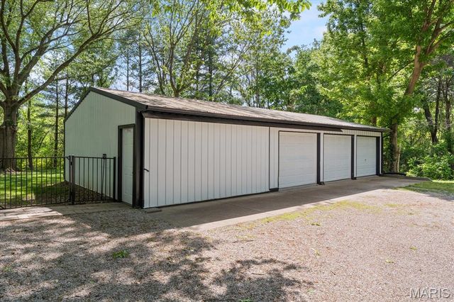 2913 OLD CASEYVILLE Road, Swansea, IL 62226